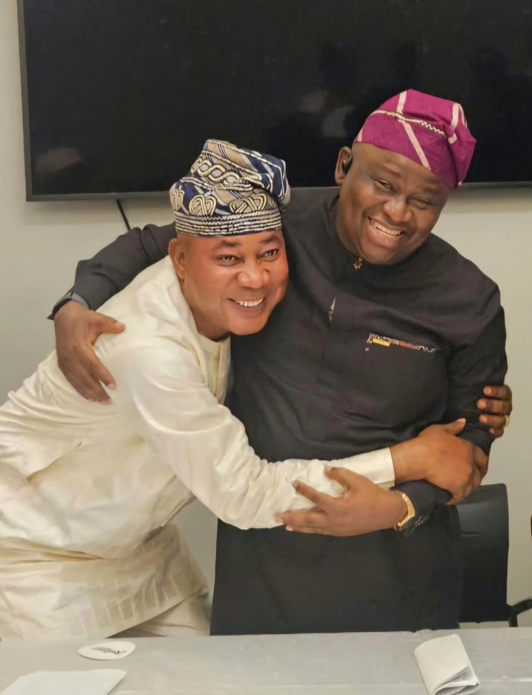 Yayi’s Mobilisation Gets Fresh Boost as Bashorun Awosanya Donates Vehicle, Materials.
