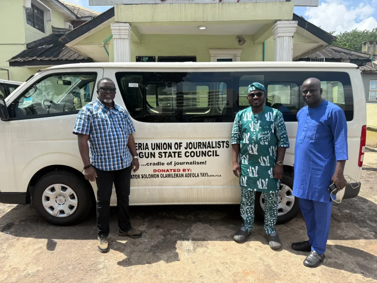 Yayi Presents Brand-new 18-seater Toyota Hiace Bus To Ogun NUJ